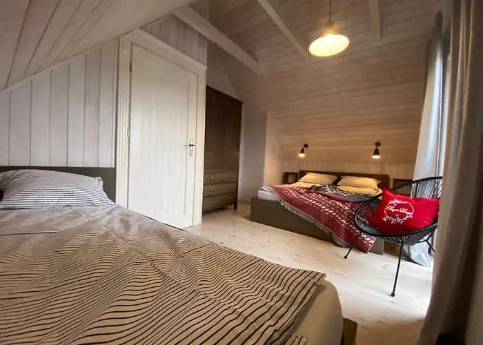 Poezja Ciszy Nyaraló *